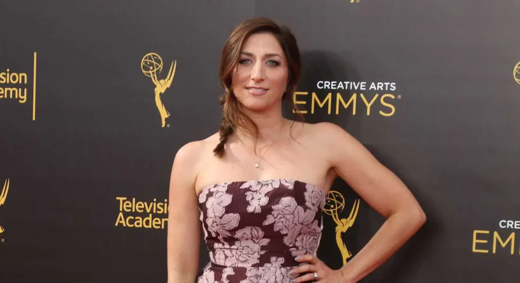 Chelsea-Peretti-Bathing-Suit-Looks