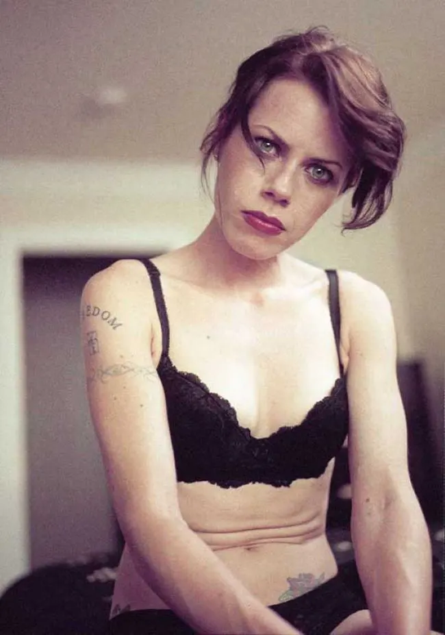 Fairuza-Balk-Swimsuit-Photos