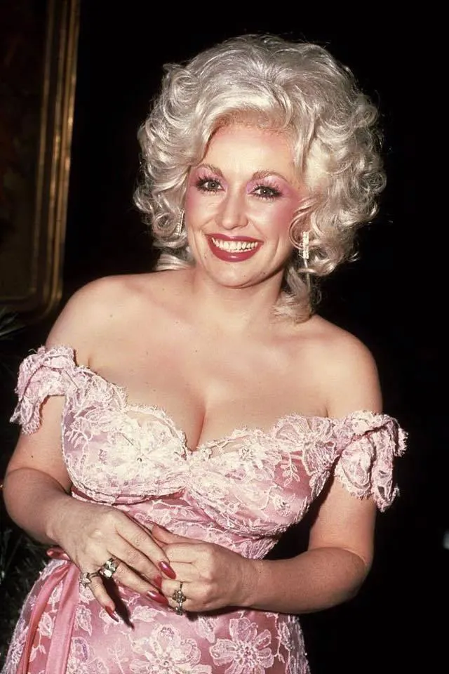 Hot-Looks-of-Dolly-Parton