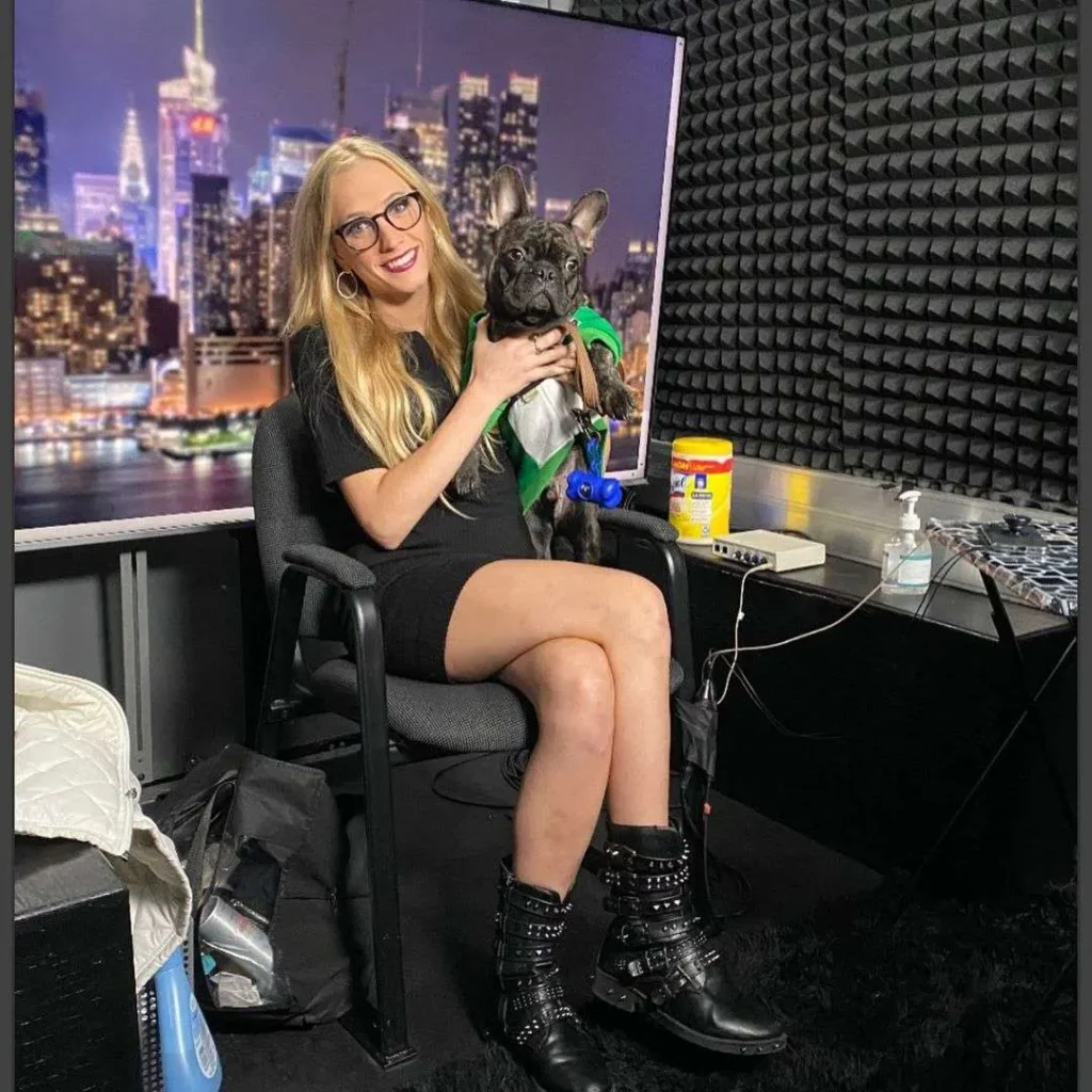 Hot-Looks-of-Kat-Timpf