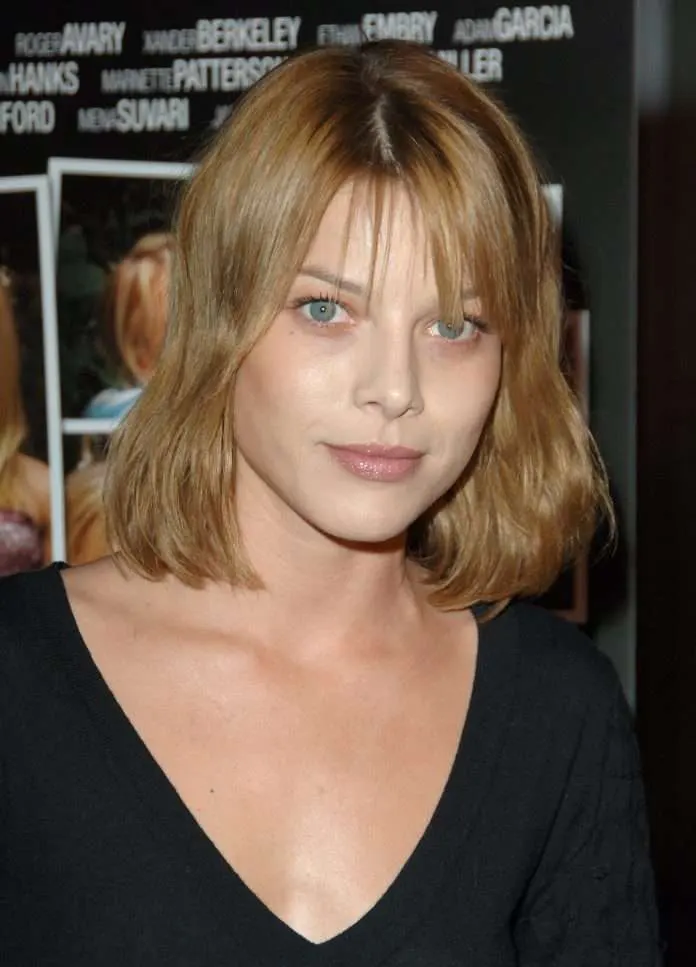 Hot-Looks-of-Lauren-German