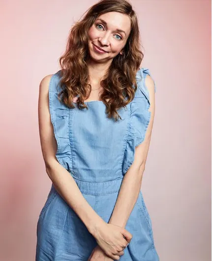 Hot-Looks-of-Lauren-Lapkus