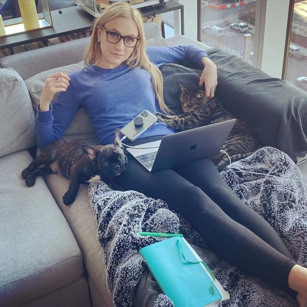 Hot-Photos-of-Kat-Timpf