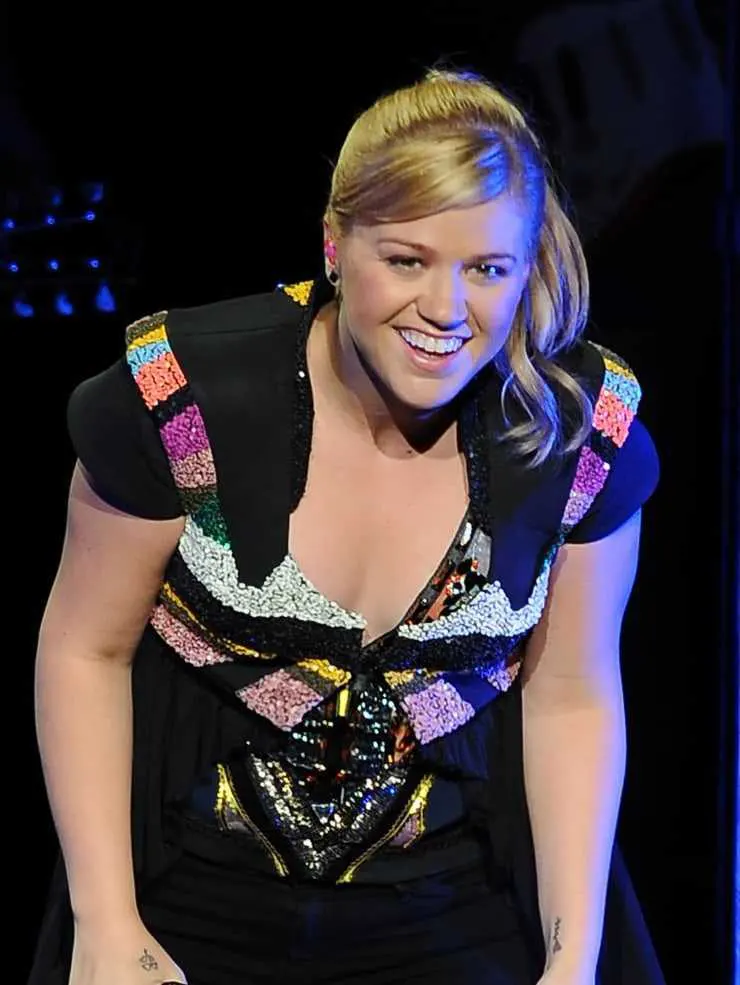 Hot-Photos-of-Kelly-Clarkson