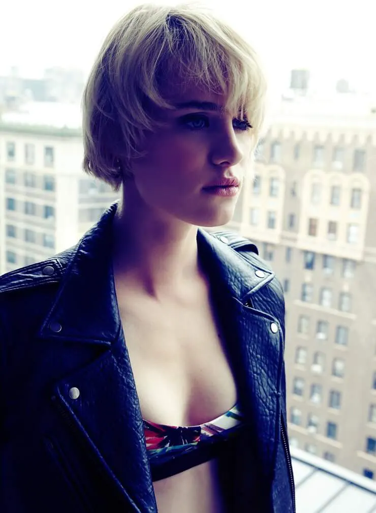 Hot-Pictures-of-Mackenzie-Davis