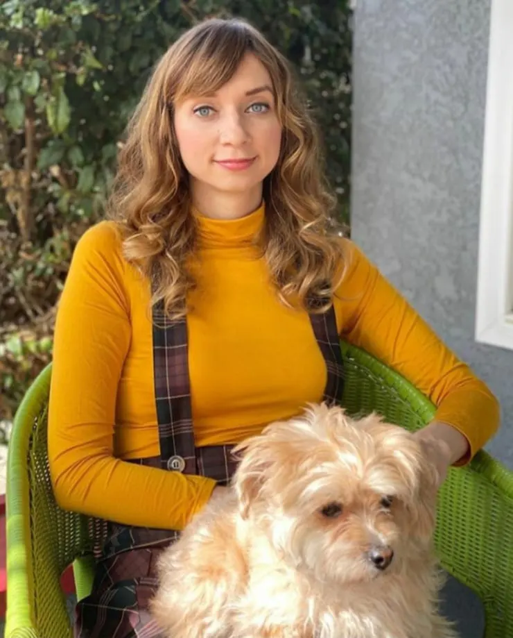 Images-of-Lauren-Lapkus