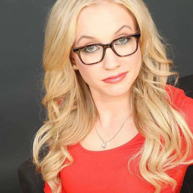 Kat-Timpf-Bikini-Images