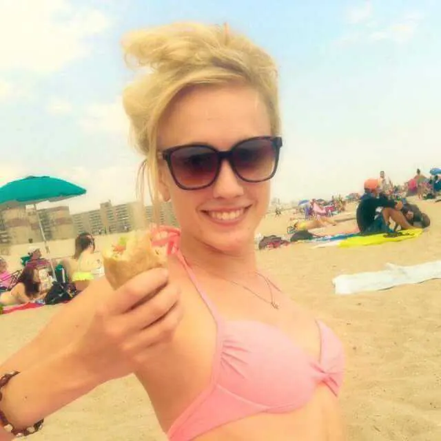 Kat-Timpf-Swimsuit-Images