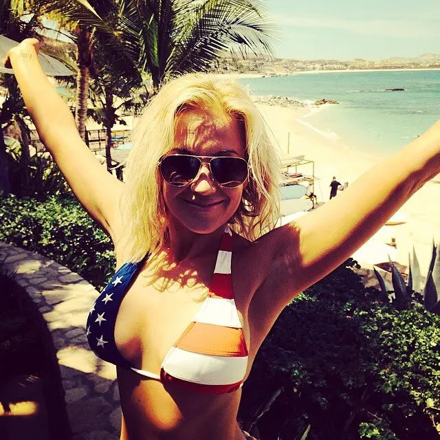 Kellie-Pickler-Bathing-Suit-Images