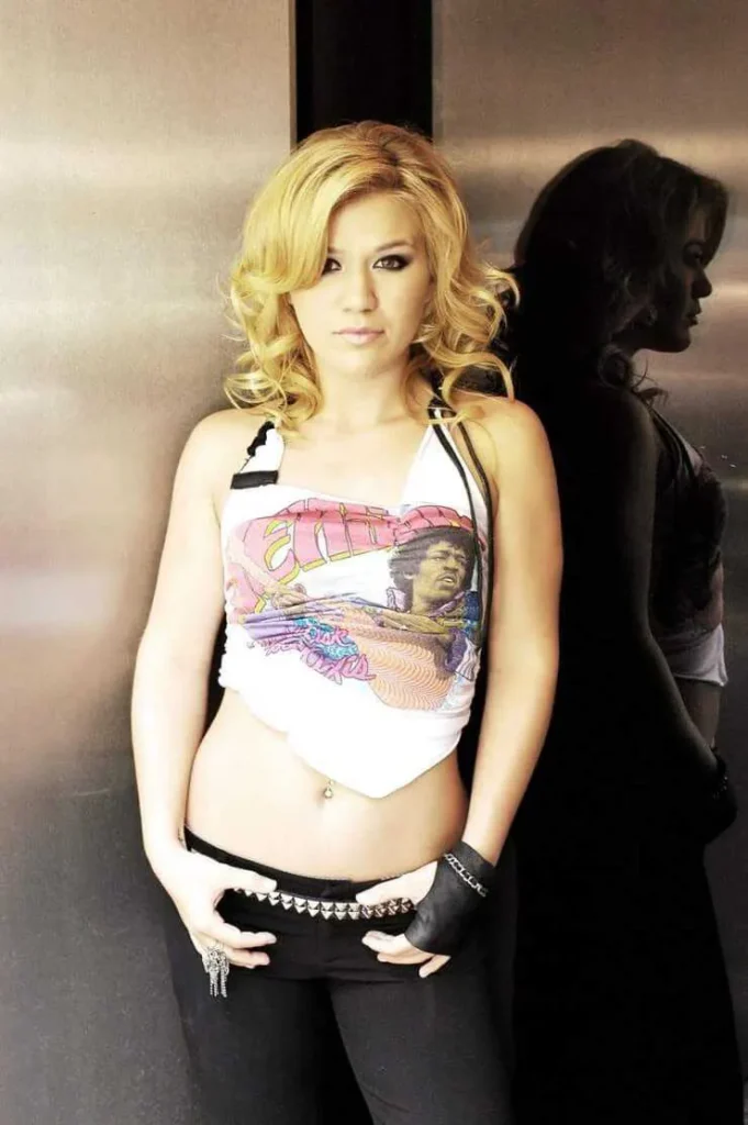 Kelly-Clarkson-Swimsuit-Pictures