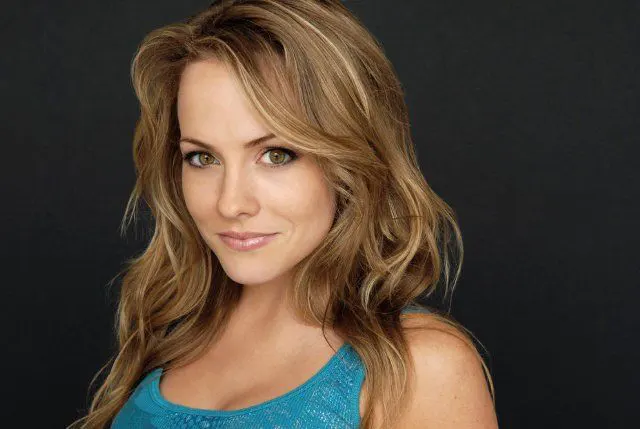 Kelly-Stables-Swimsuit-Pics