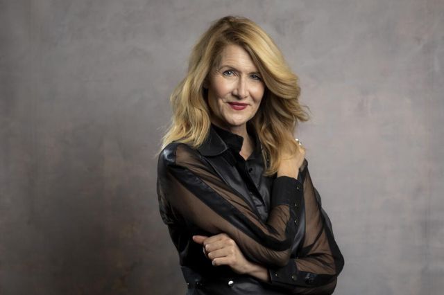 laura-dern-sexy-and-hot-bikini-pictures