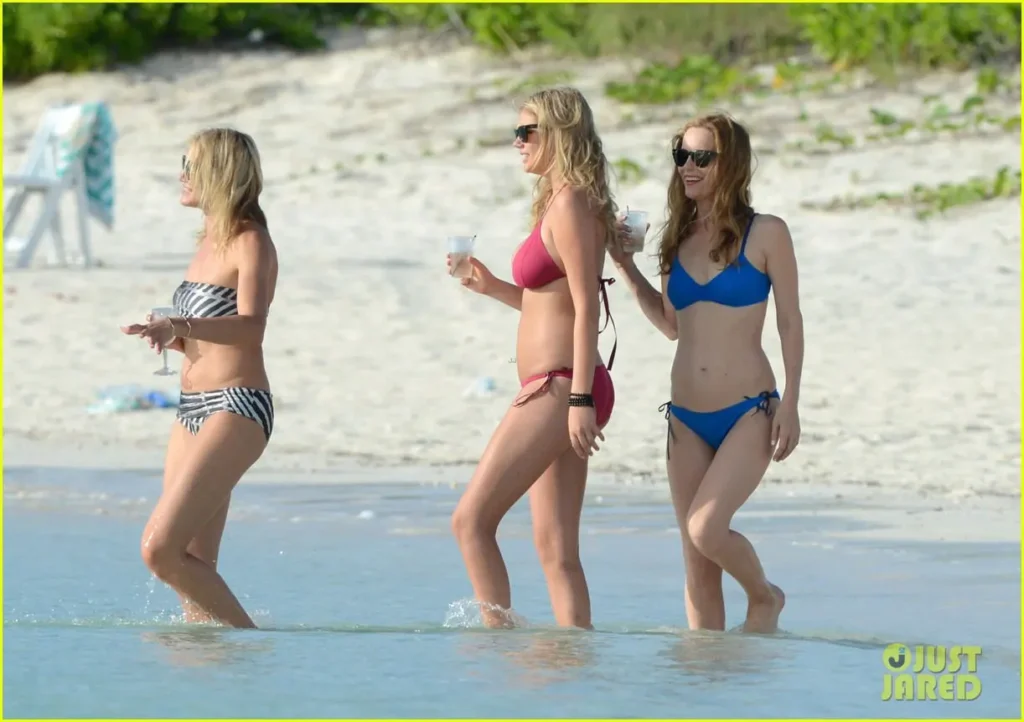 Leslie-Mann-Bathing-Suit-Photos