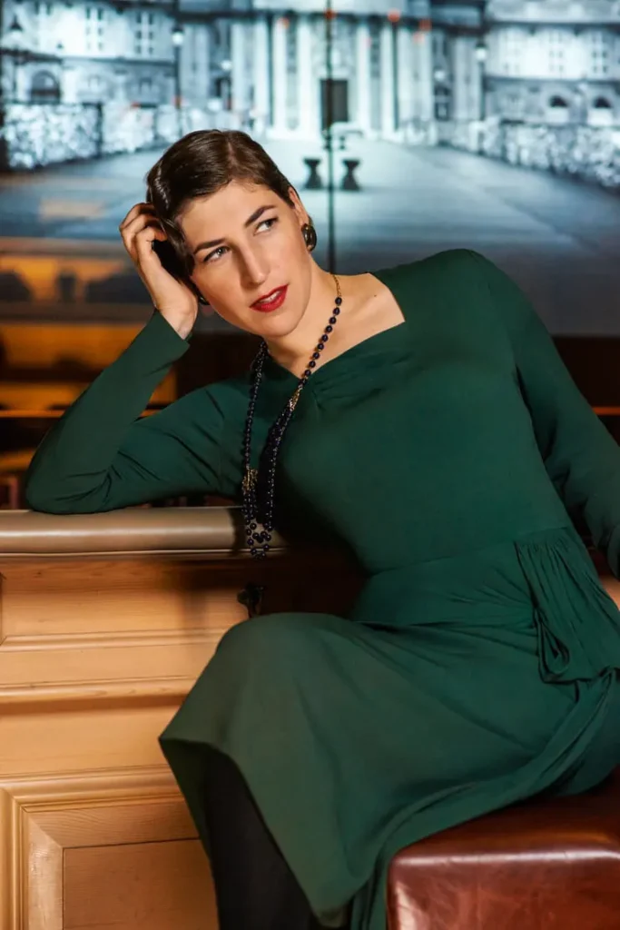 Looks-of-Mayim-Bialik