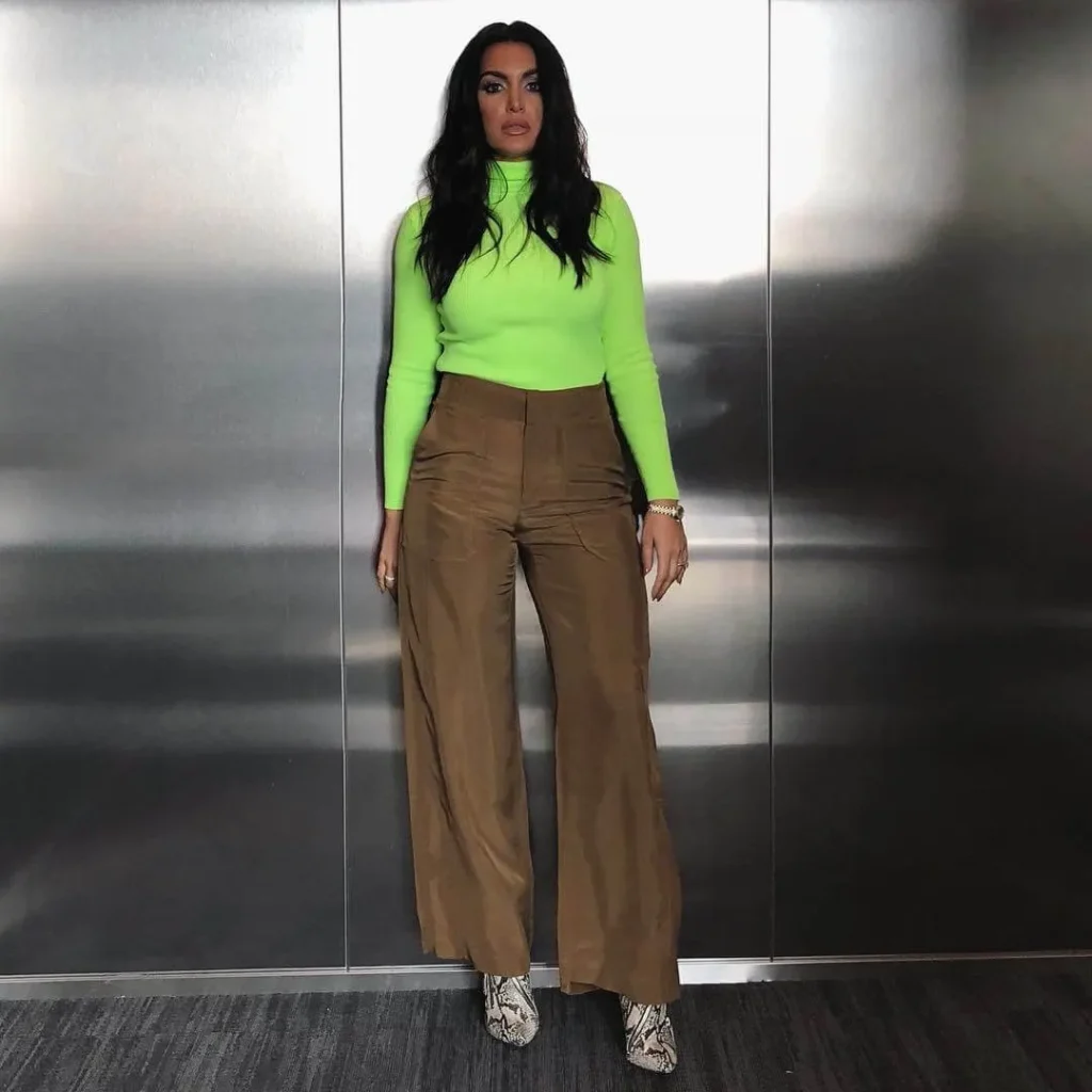 Looks-of-Molly-Qerim