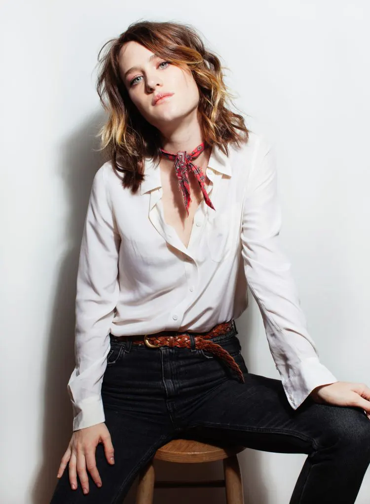 Mackenzie-Davis-Looks