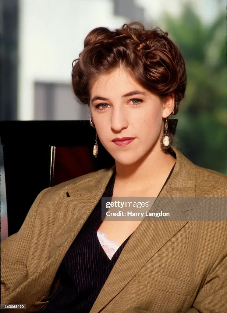 Mayim-Bialik-Swimsuit-Images