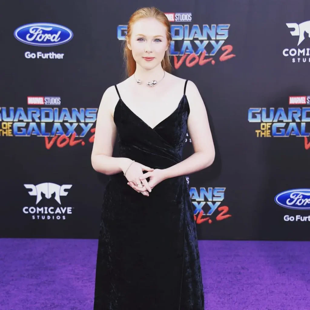 Molly-Quinn-Hot-Looks