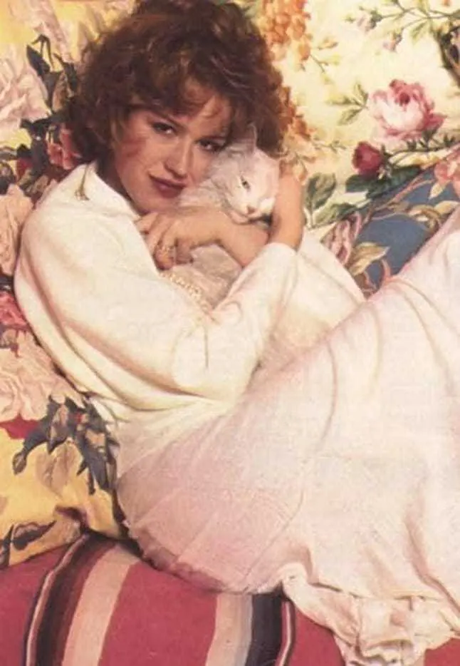 Molly-Ringwald-Sexy-Pics