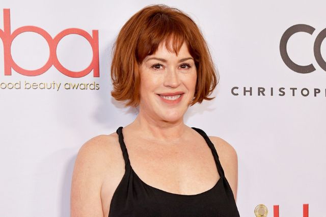 molly-ringwald-hot-and-sexy-bikini-pictures