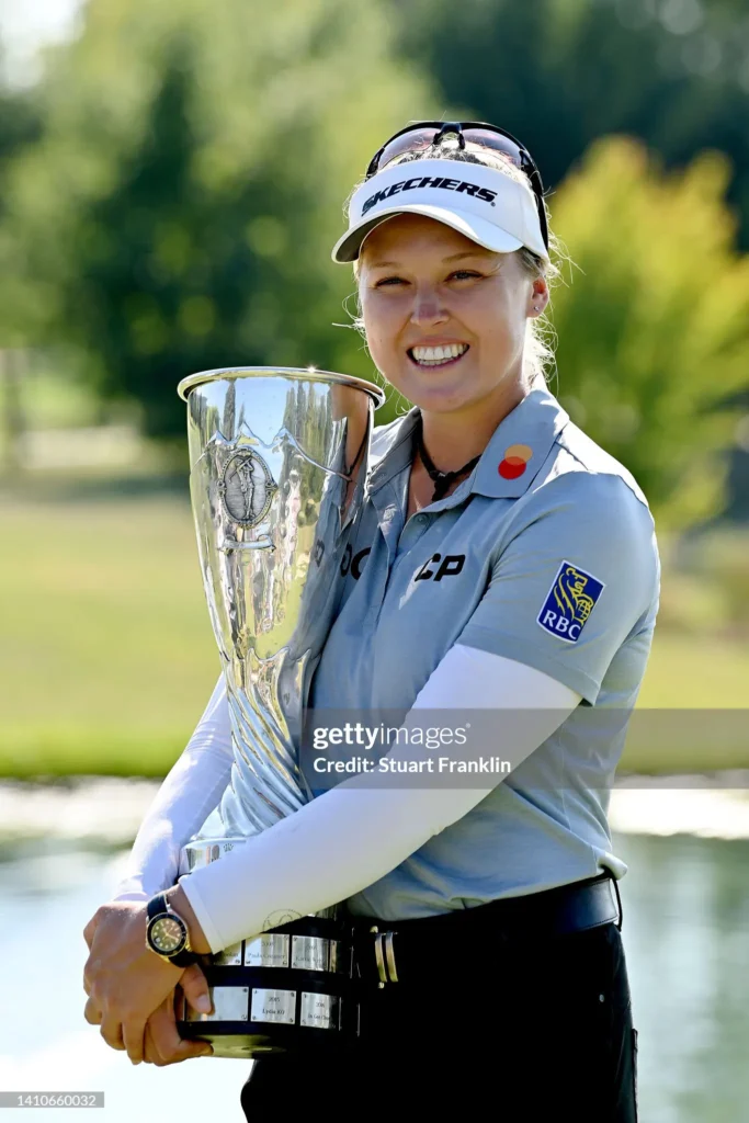 Photos-of-Brooke-Henderson