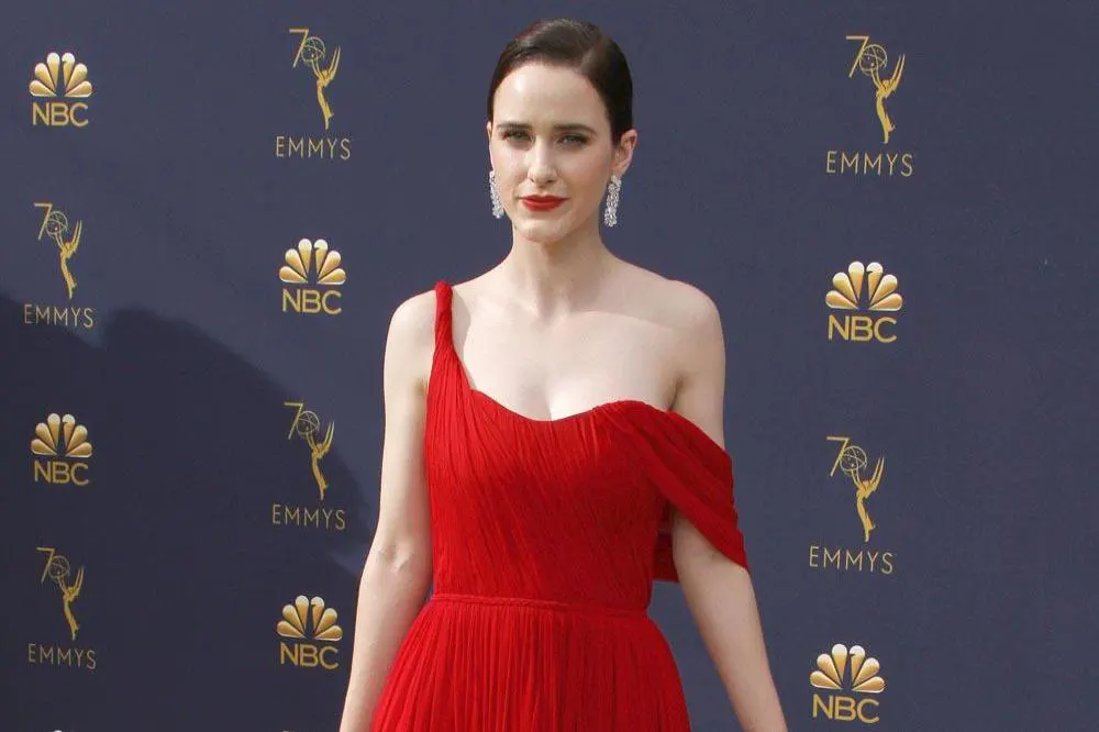 Rachel-Brosnahan-Hot-Photos