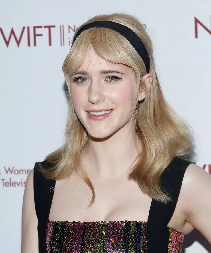 Rachel-Brosnahan-Pics