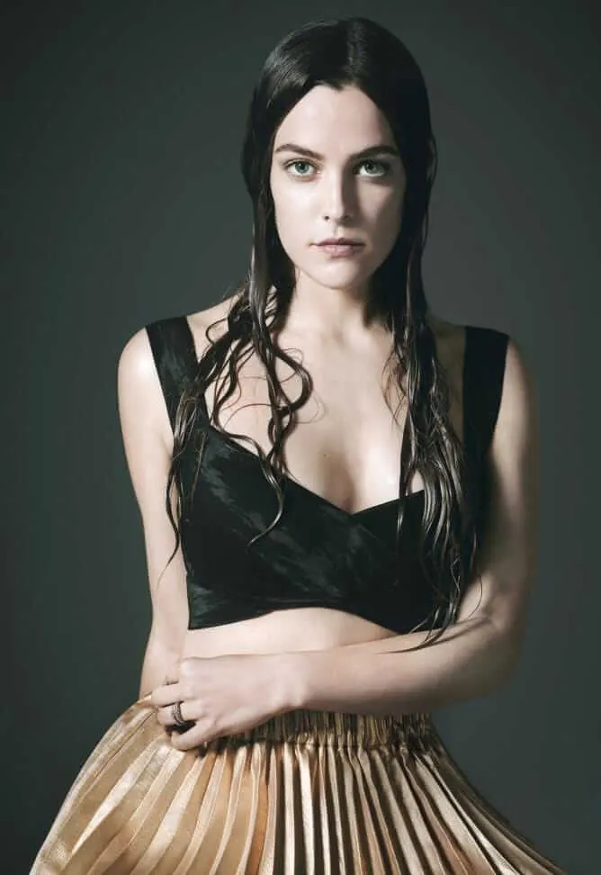 Riley-Keough-Swimsuit-Images