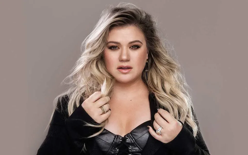 Sexy-Looks-of-Kelly-Clarkson