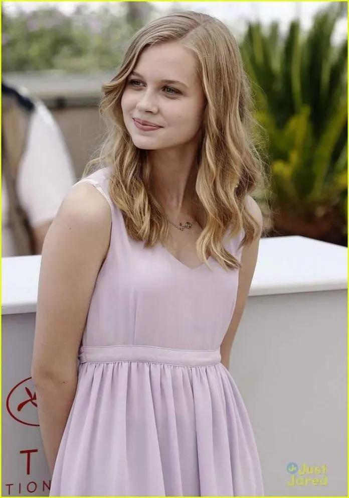 Sexy-Pics-of-Angourie-Rice