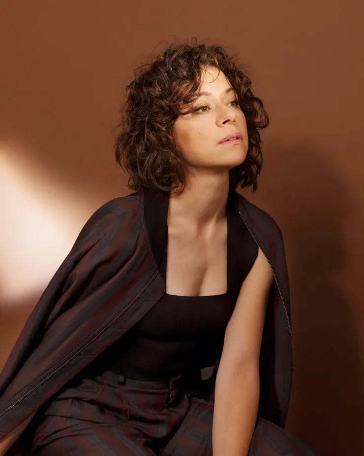 Tatiana-Maslany-Sexy-Looks